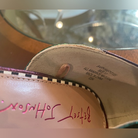 Betsey Johnson Sz 10 Stilettos, Rainbow High Heels Metallic Fancy Bow Pumps - Picture 9 of 9